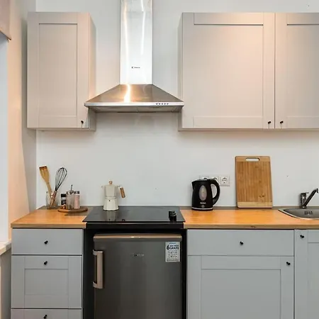 Cute With A View Over The Rooftops And Free Parking In The Area Apartment