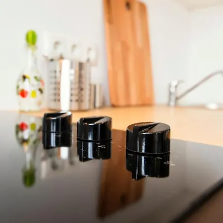 Cute With A View Over The Rooftops And Free Parking In The Area شقة ريغا