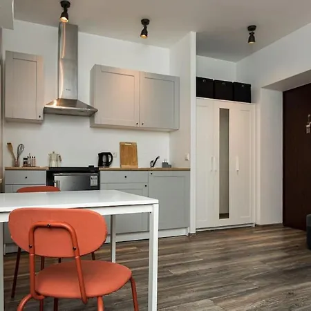 Cute With A View Over The Rooftops And Free Parking In The Area Apartamento *