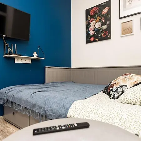Apartment Cute With A View Over The Rooftops And Free Parking In The Area *