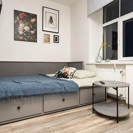 Cute With A View Over The Rooftops And Free Parking In The Area