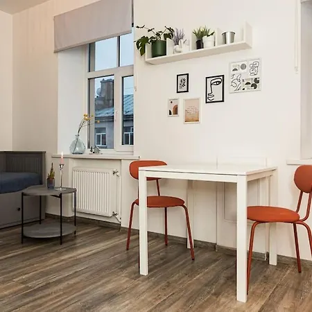 Cute With A View Over The Rooftops And Free Parking In The Area شقة *