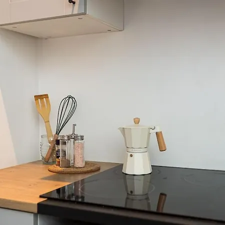 Apartment Cute With A View Over The Rooftops And Free Parking In The Area