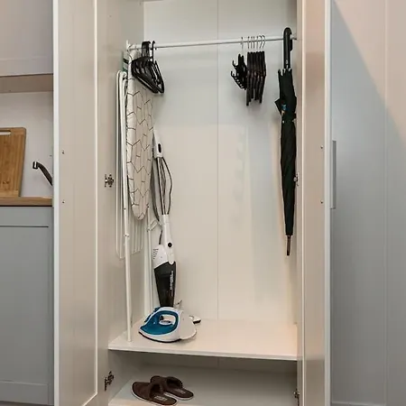 Cute With A View Over The Rooftops And Free Parking In The Area Apartment *