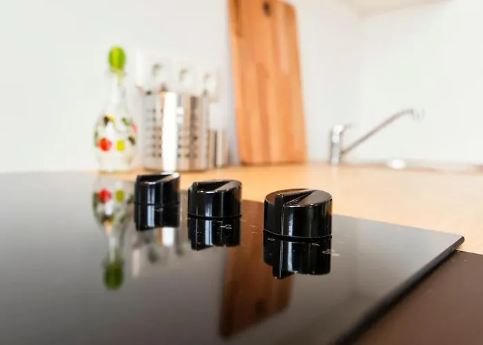 Cute With A View Over The Rooftops And Free Parking In The Area شقة ريغا