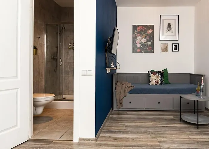 Cute With A View Over The Rooftops And Free Parking In The Area شقة