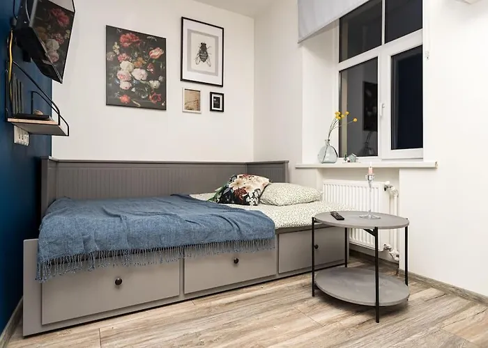 Cute With A View Over The Rooftops And Free Parking In The Area