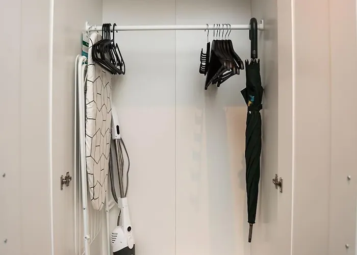 Cute With A View Over The Rooftops And Free Parking In The Area Appartamento