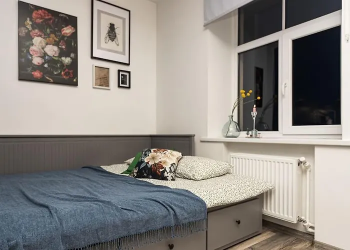 Cute With A View Over The Rooftops And Free Parking In The Area