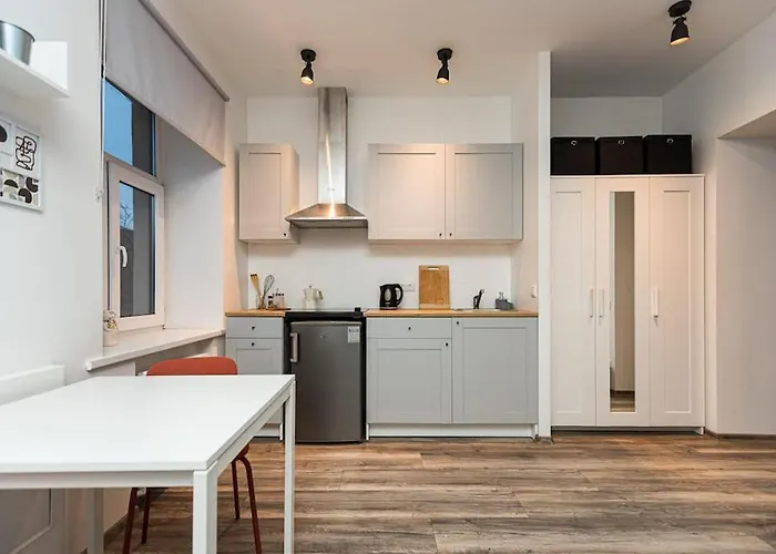 Cute With A View Over The Rooftops And Free Parking In The Area شقة