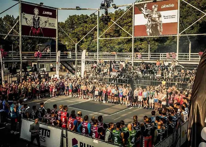 Cute With A View Over The Rooftops And Free Parking In The Area *