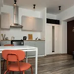 Cute With A View Over The Rooftops And Free Parking In The Area Appartement *
