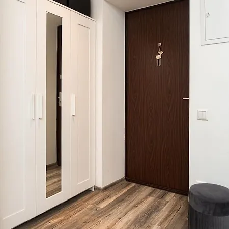 Apartament Cute With A View Over The Rooftops And Free Parking In The Area *